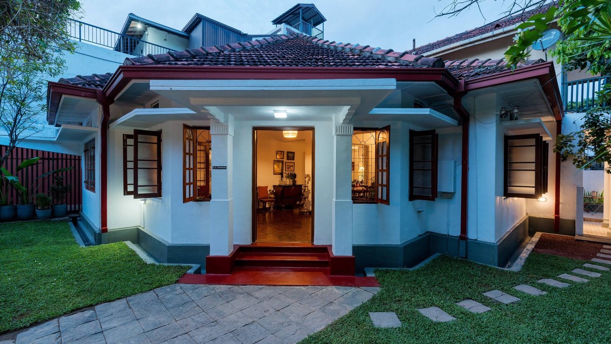 Pamankada East House | Elegant Villa with Private Garden | Sleeps 12.