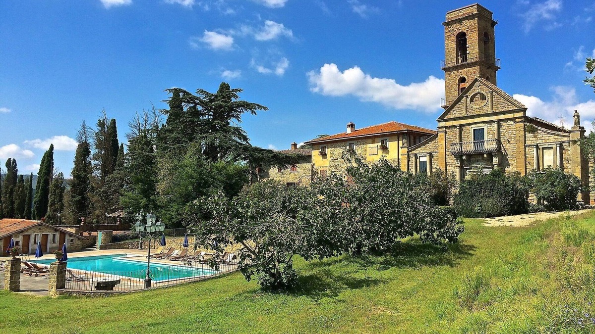 Ciggiano House | Elegant Villa with Valley