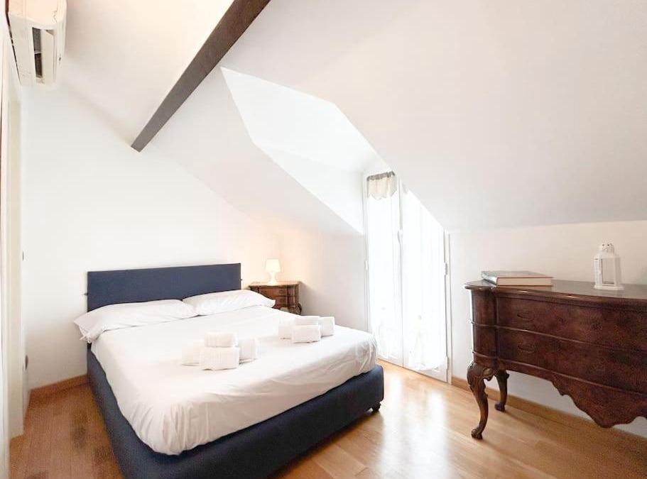 Savona Apartment | [Elegante mansarda] 300mt dal mare - Centro - WiFi
