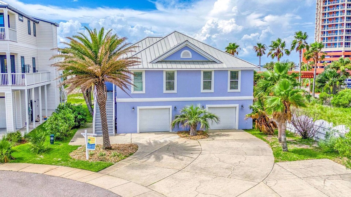 Pensacola Beach House | Elegantly decorated 3 bdr/3.5 bath home in gated community w/pool & pier.