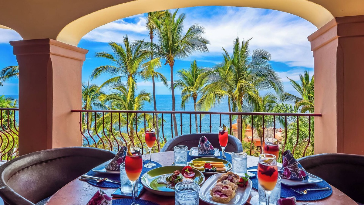 Amapas Villa | Elegantly Designed and Fully Staffed Mexican Estate on the Beach Near Old Town