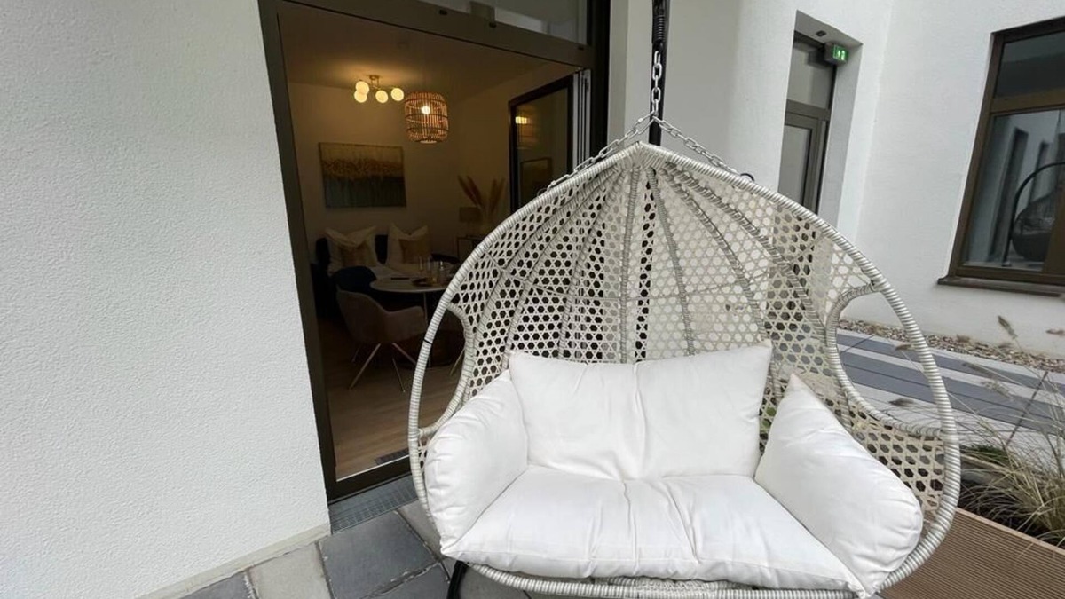 Friedrichshain-Kreuzberg Apartment | elegnat 1,5 Room Apartment with beautiful terrace at East Side Gallery