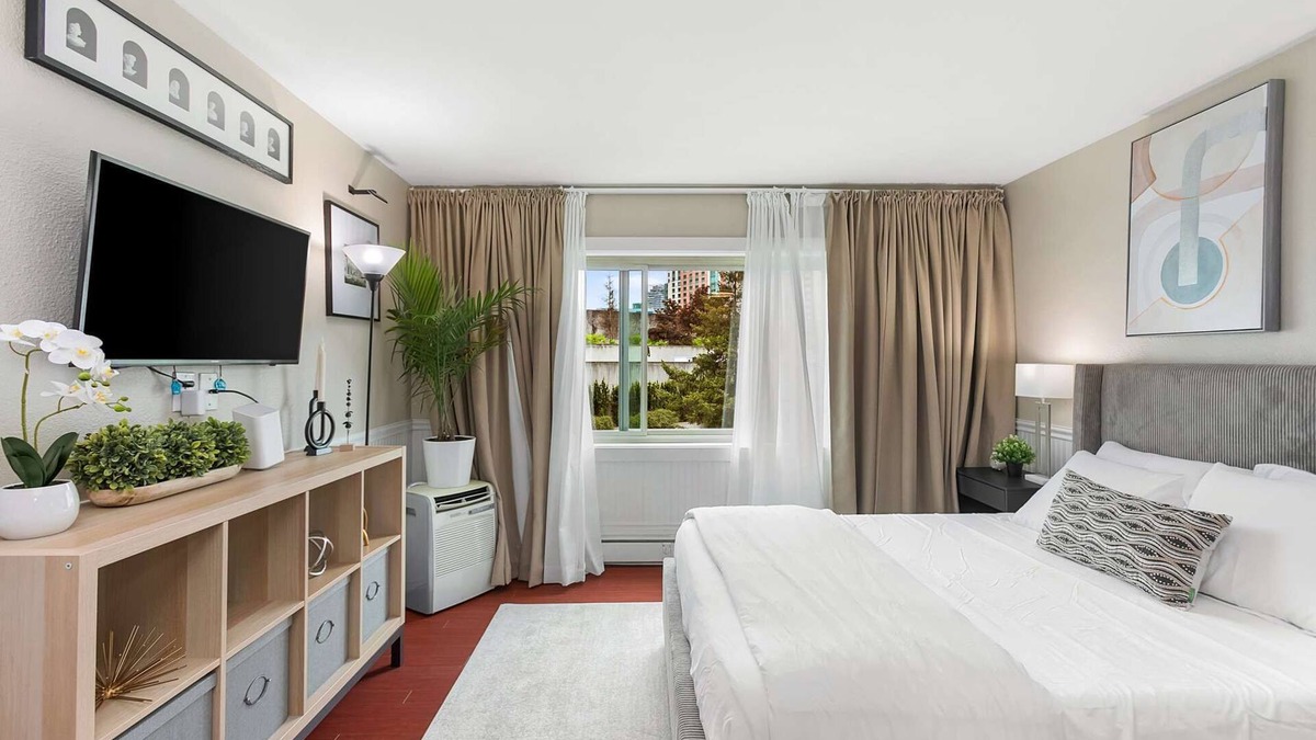 Downtown Seattle Apartment | Elektra Muse Studio w/Views - Walker’s Paradise