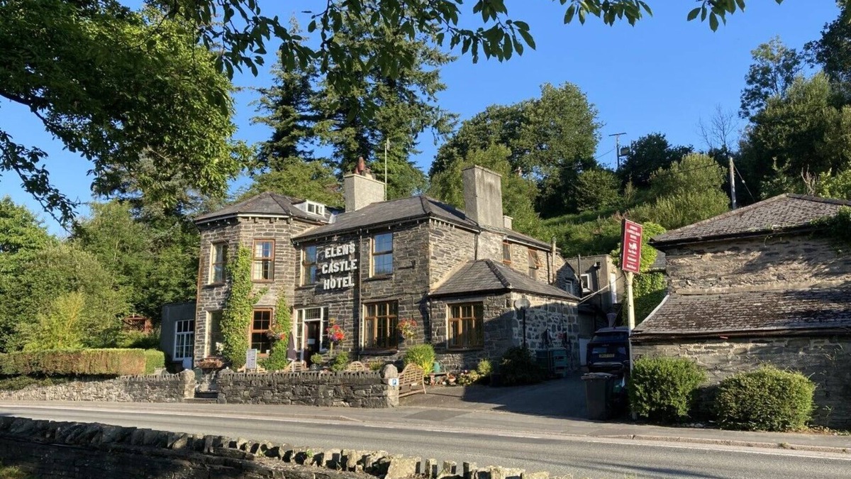 Dolwyddelan Hotel | Elen's Castle Hotel