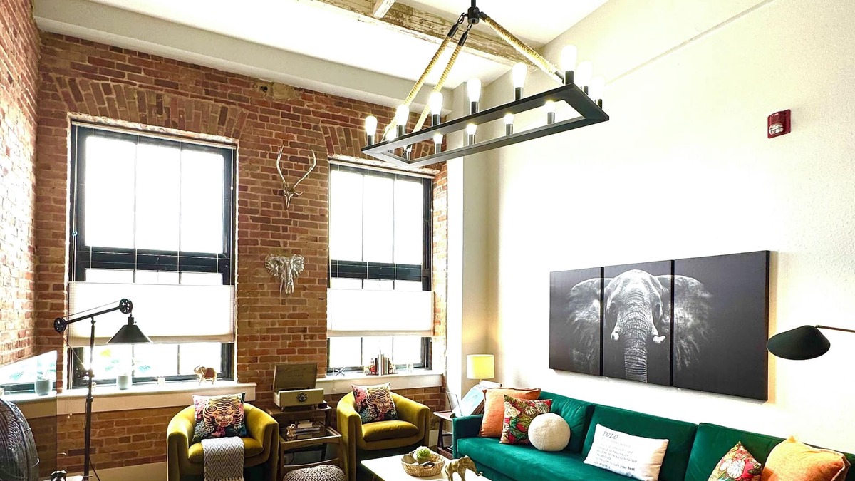 Wilmington Historic District Condo | Elephant on Market Wilmington 2 King BR + Parking