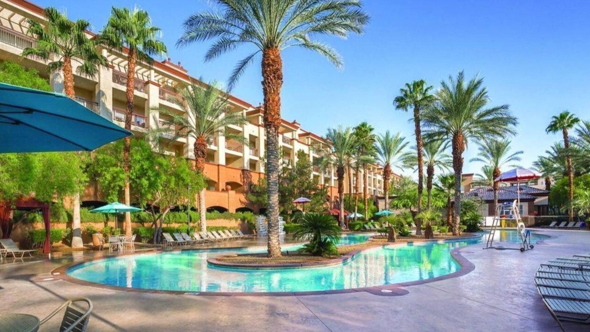 Enterprise Condo | Elevate Your Getaway in this Exclusive Condo with a Lazy River ~ Special Offer!