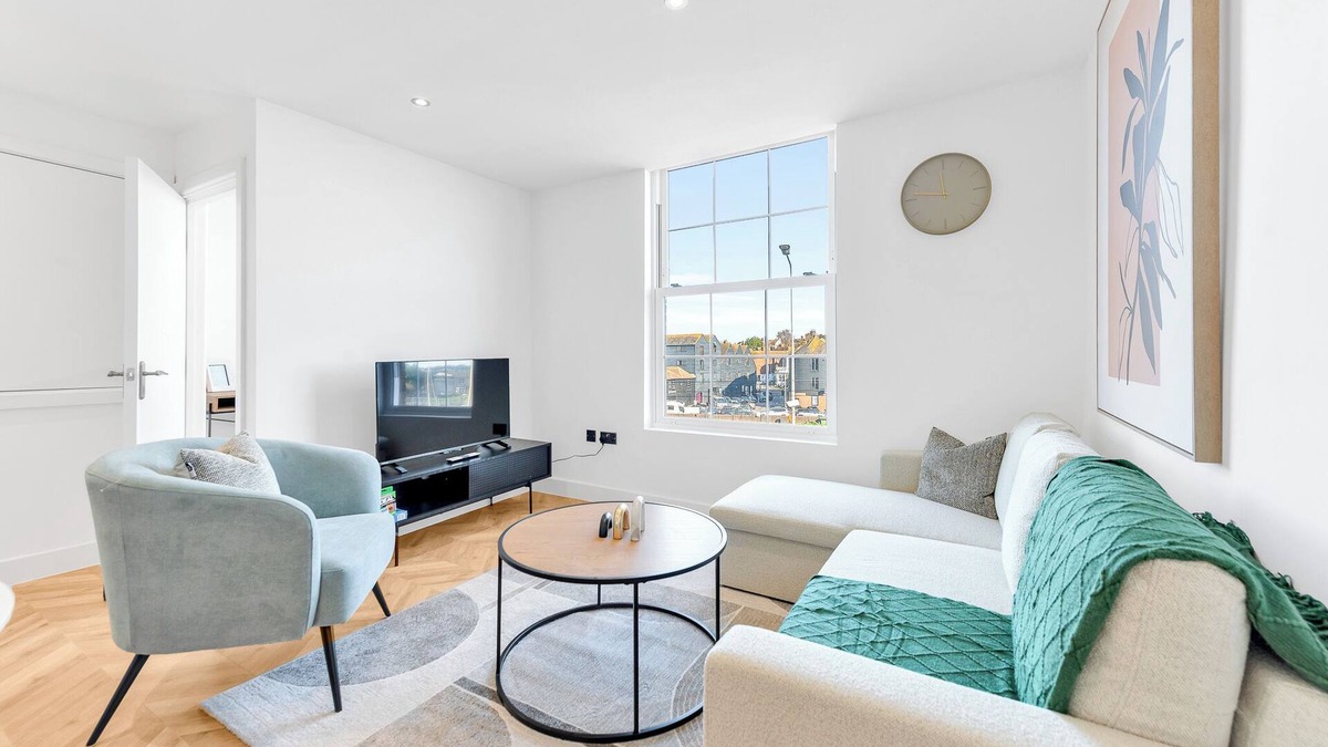 Rye Apartment | Elevate your Stay: Chic 1-Bed Flat with Kitchen