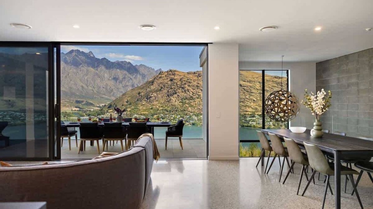 Frankton House | Elevated Elegance Sum