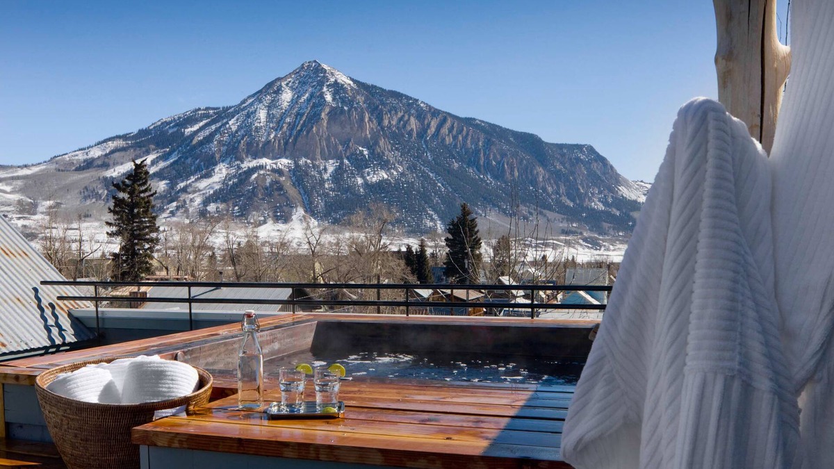 Crested Butte Hotel | Eleven Scarp Ridge Lodge