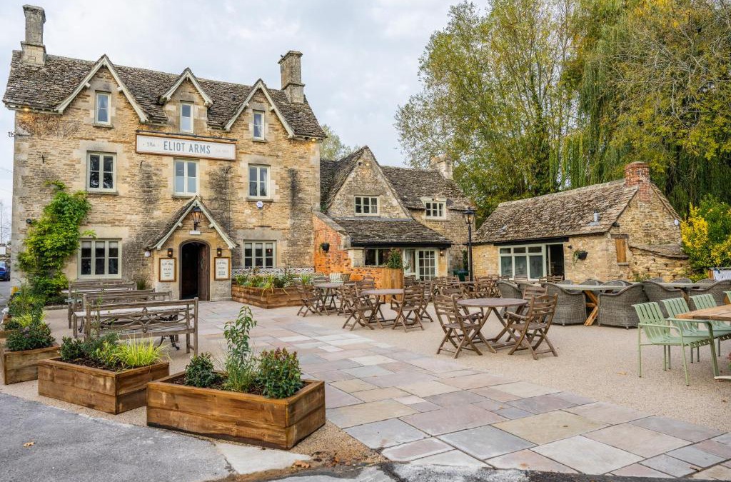 South Cerney Hotel | Eliot Arms