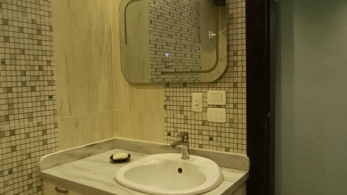 Village Road Apartment | Elite apartment private beach Holiday Chalet Free WIFI
