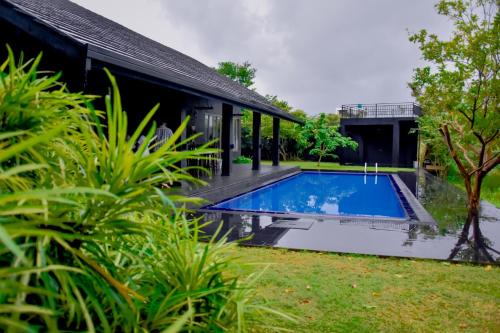 Bandaragama Villa | Elite Black Villa