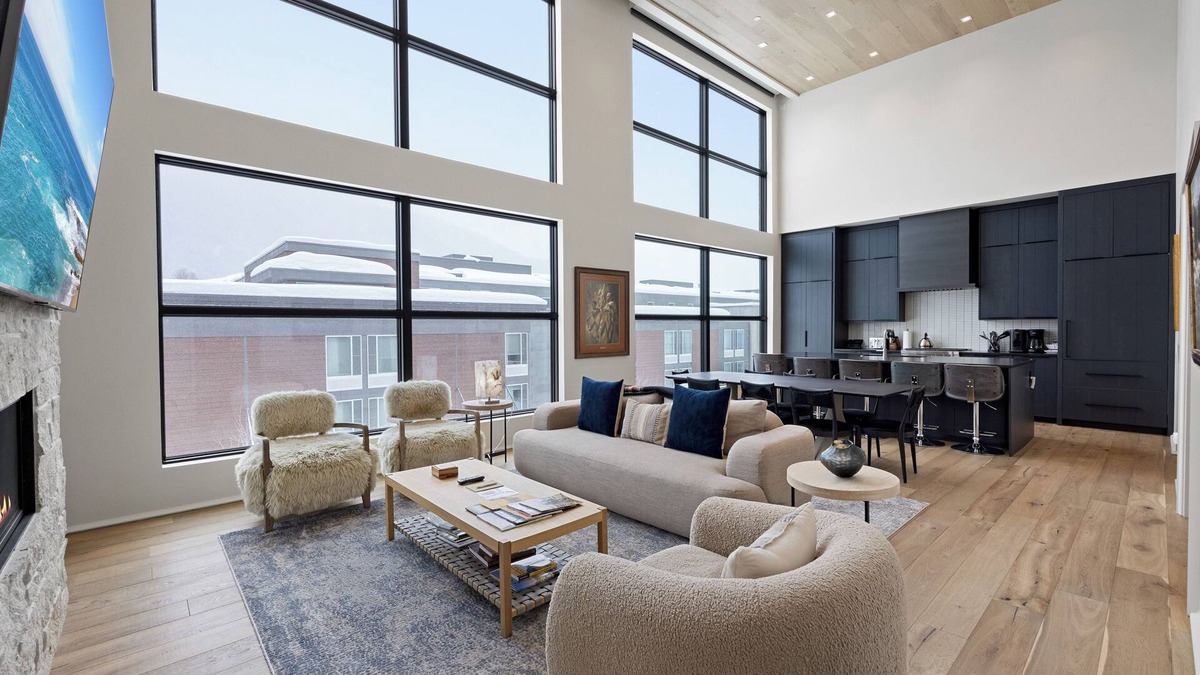 Jackson Condo | Elite Jackson Getaway | Apres-ski Lounge w/Fireplace, Mtn Views & Hot Tub