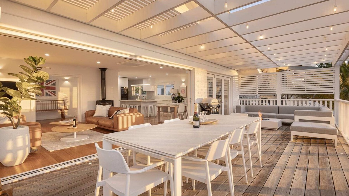 Mount Eliza House | Eliza’s Entertainer | Deck, Games & Beach