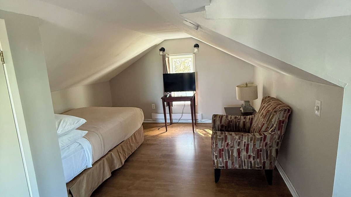 Terra Nova Apartment | Elizabeth Ave Apartments - Loft Apartment