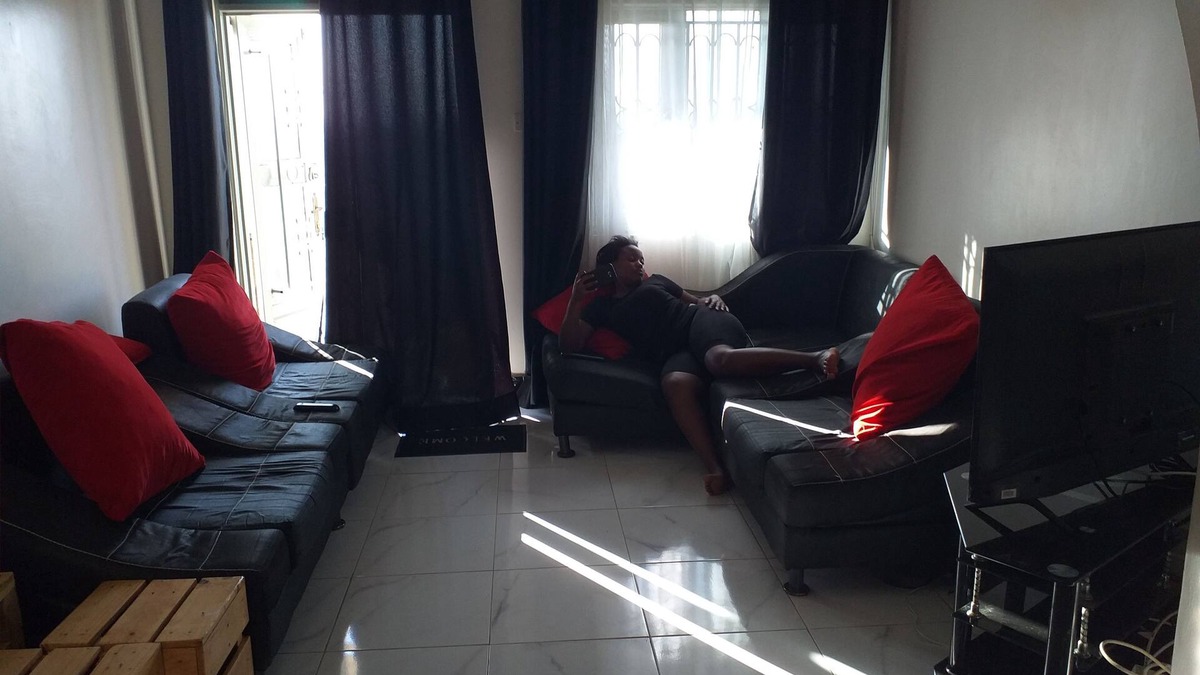 Kampala House | Elizabeth BB Homestay, unlimited internet, Netflix