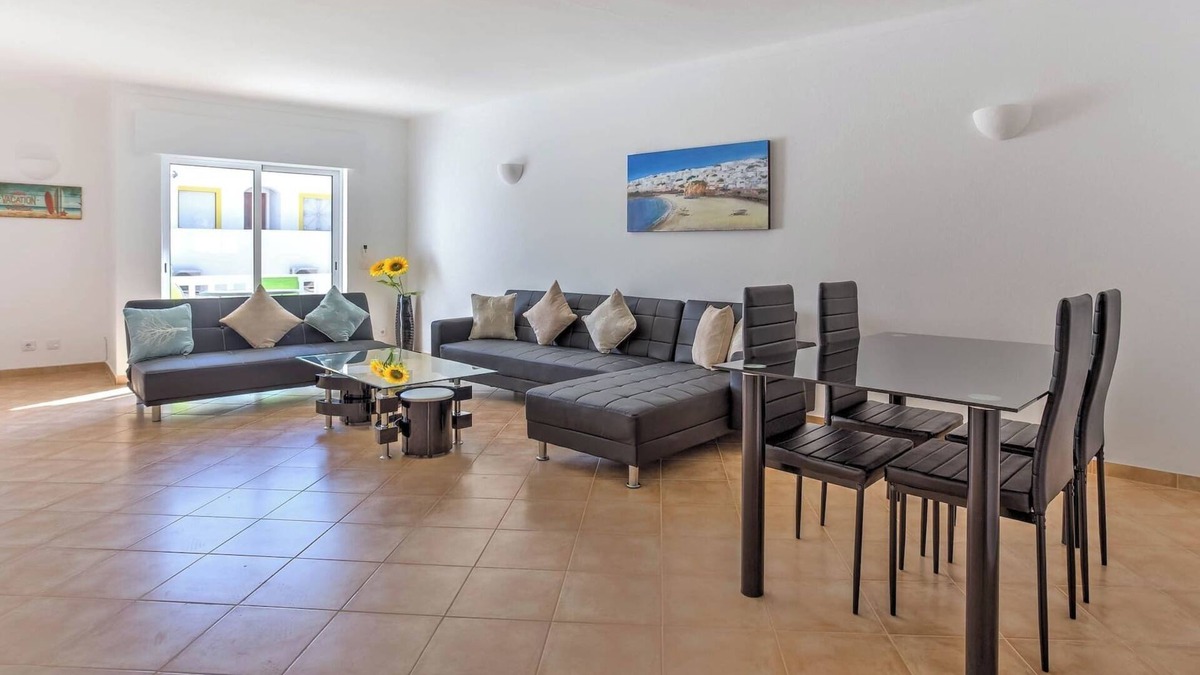 Carvoeiro Apartment | Elizabeth Modern Apartment in the Heart of the City