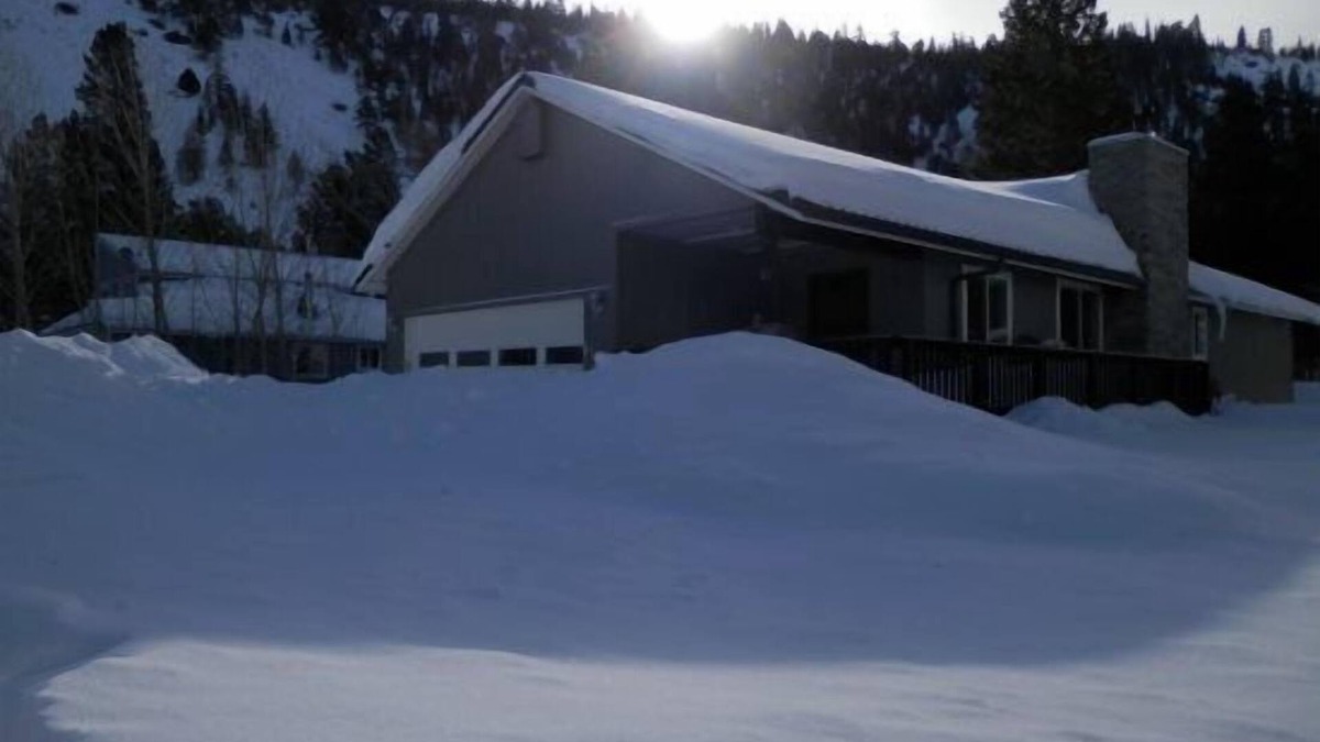 June Lake House | Elk House - 3 BR/2 BTH