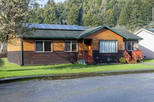 Orick House | Elk Meadow Cabins 9A Prairie Creek Suite