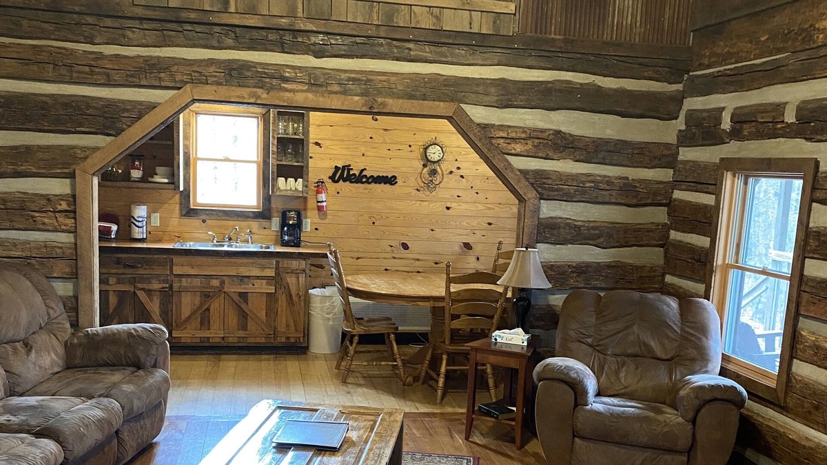 Ponca Cabin | Elkhorn Cabin. 1800’s finishes with modern luxuries.