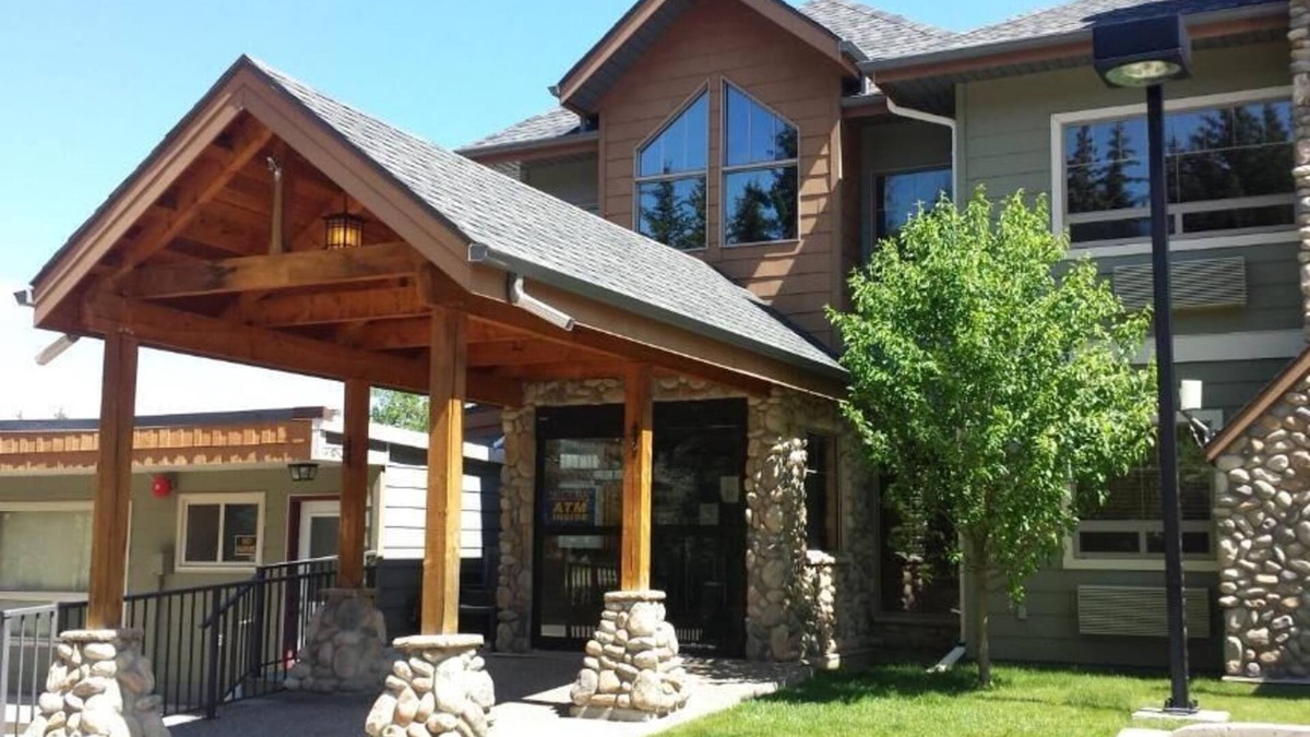 Elkwater Resort | Elkwater Lake Lodge