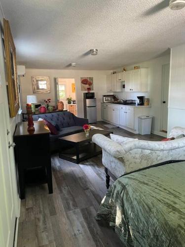 Harkers Island Apartment | Ell's Room