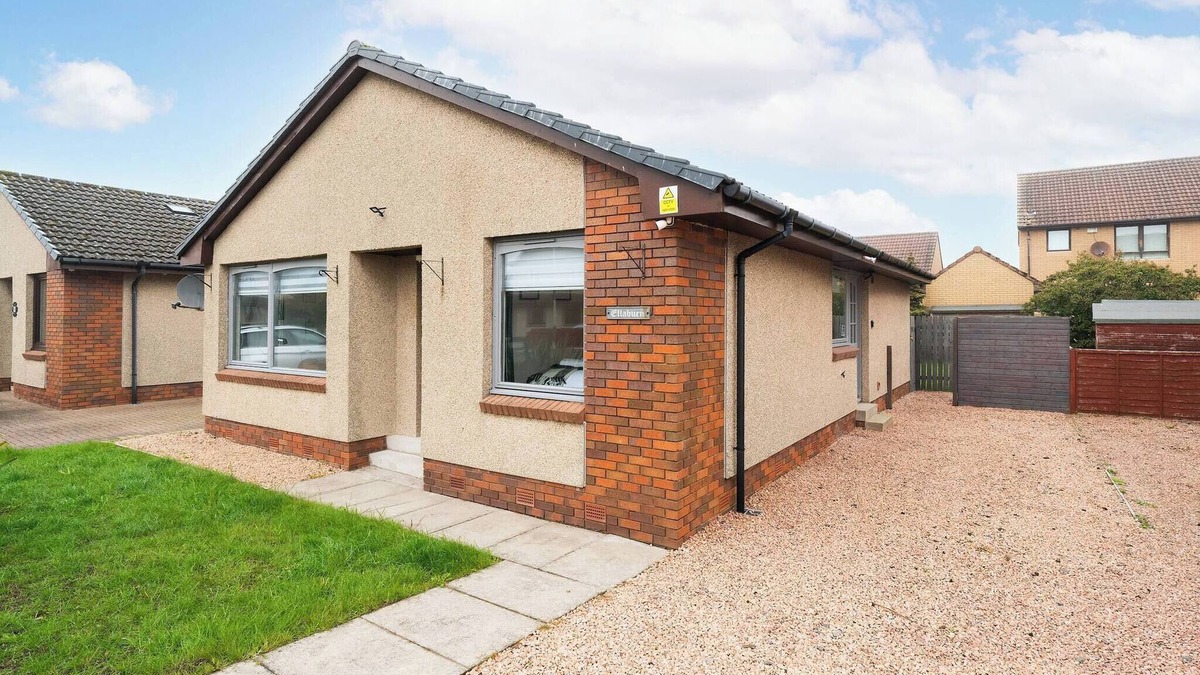 Carnoustie Ski Chalet | Ellaburn - 3 Bed Detached House