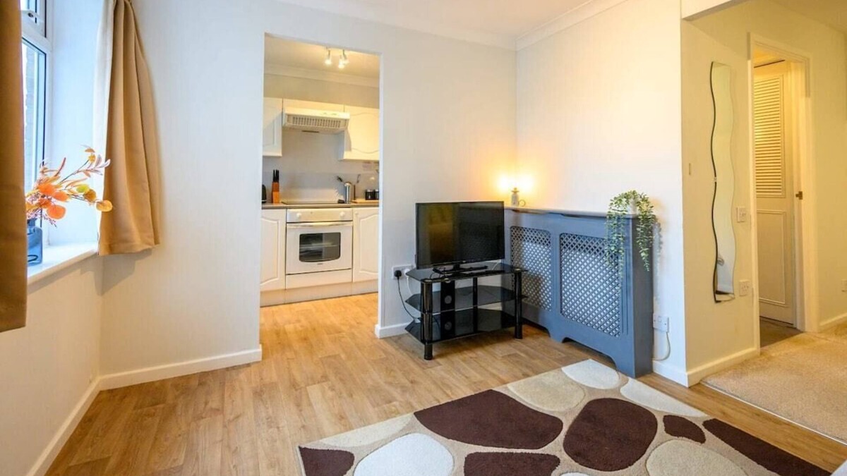 Little Stoke Apartment | Ellan Hay by StayStaycations