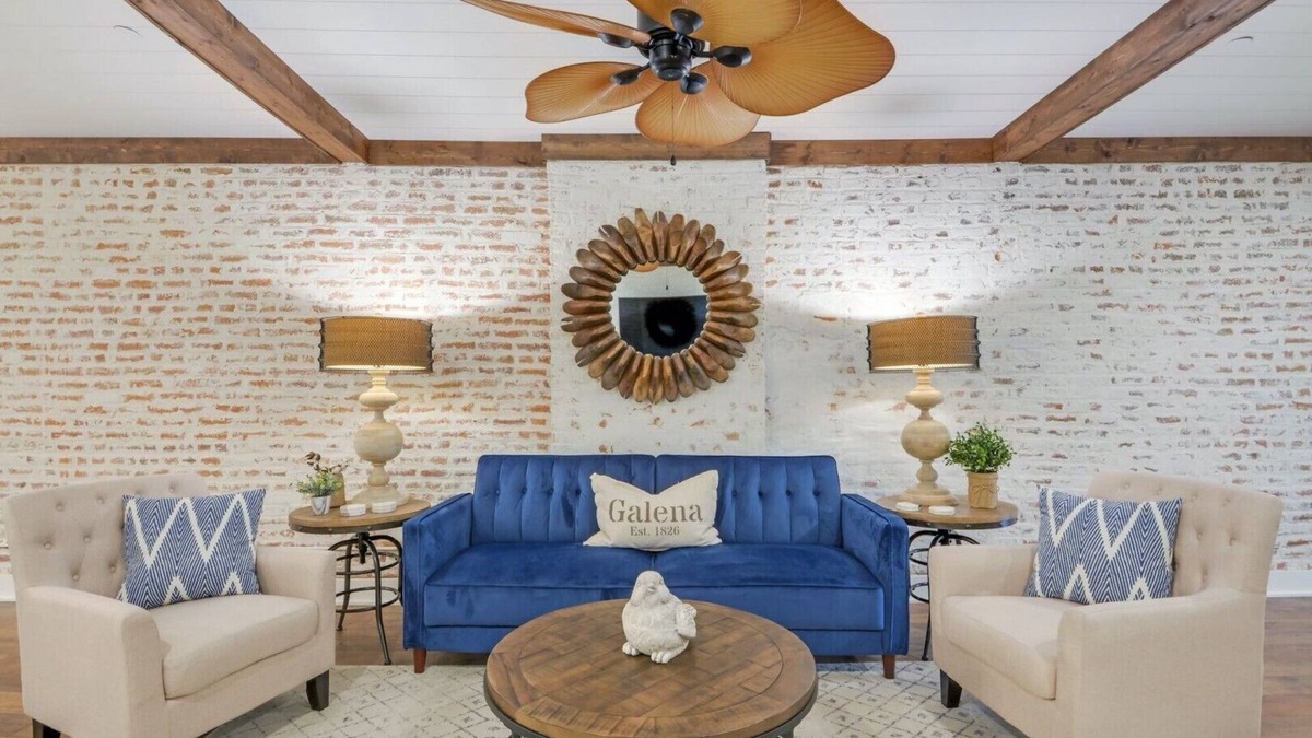 Galena Apartment | Elle & Beck's Second Floor Suite nOverlooking Historic Main Street In Galena, IL