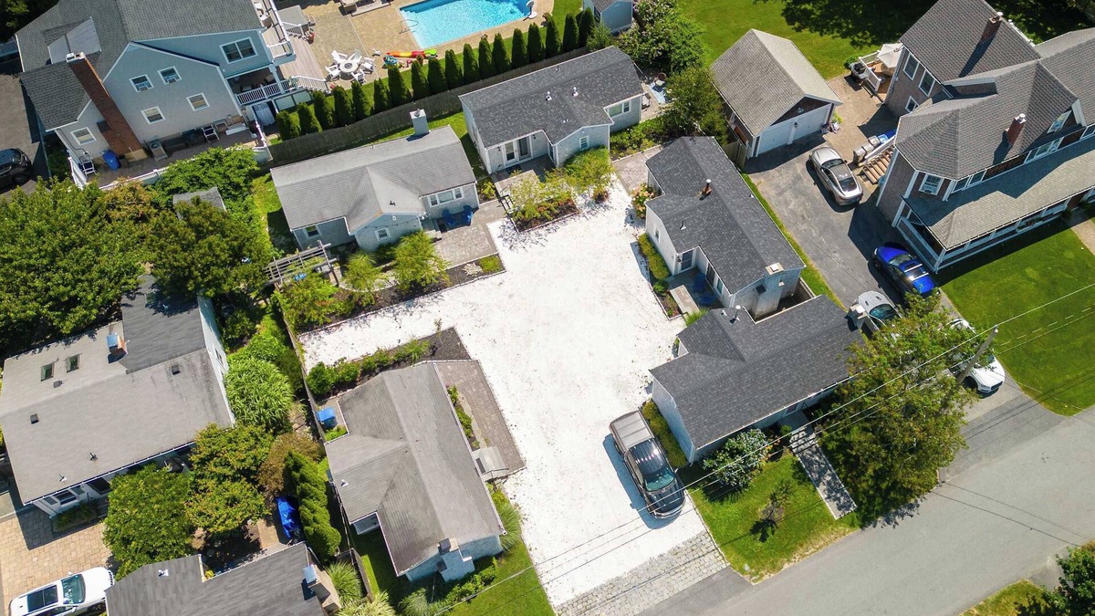 Newport House | Ellery Beach Bungalow #43– Walk to Beaches & Bites