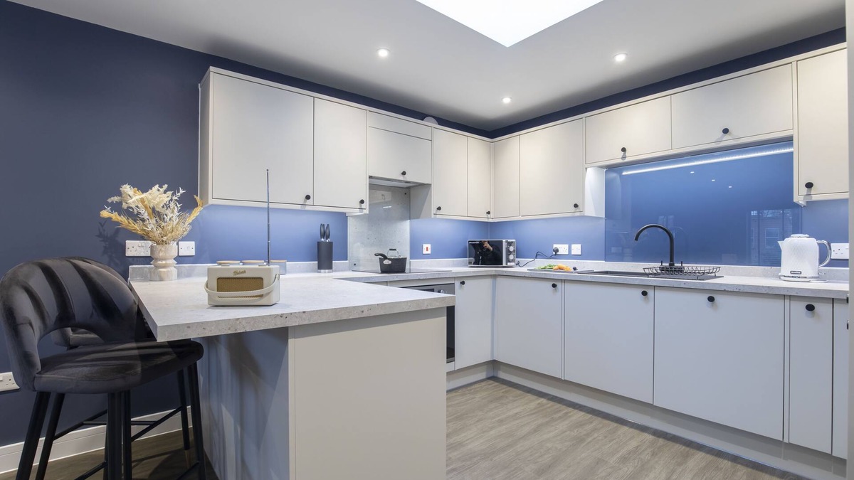 Cheltenham Apartment | Elliot Oliver - Exquisite 2 Bedroom Apartment With Garden, Parking & EV Charger