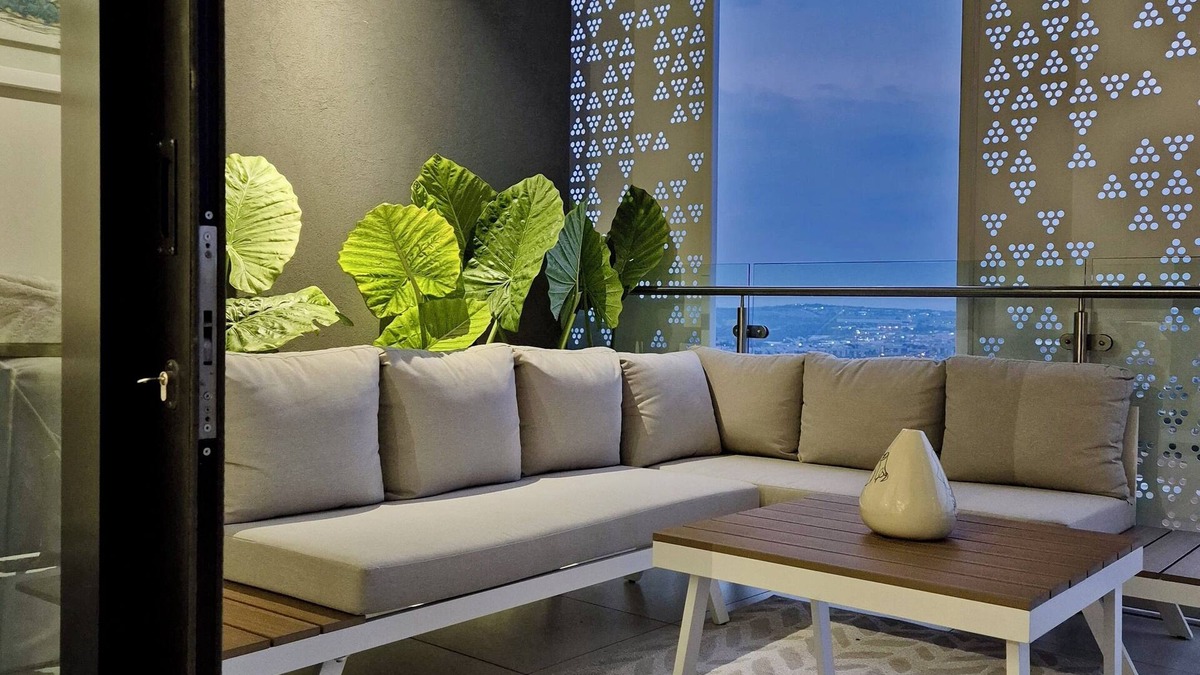 Greater Johannesburg Metropolitan Area Apartment | Ellipse Oasis a Luxury Japanese Inspired Stay in Upmarket Apartment in Waterfall
