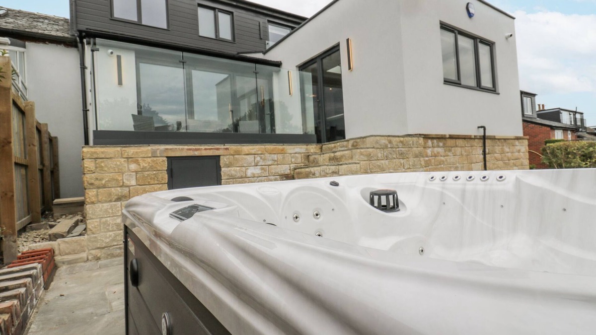 Ainley Top Cottage | ELLIS HOUSE, pet friendly, luxury holiday cottage in Huddersfield