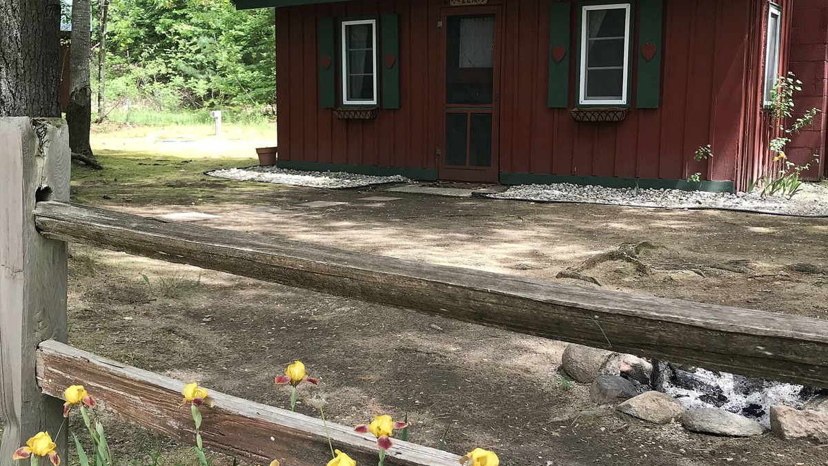 Grawn Cabin | Ellis Lake Resort - Elm Log Cabin-Interlochen/Traverse City
