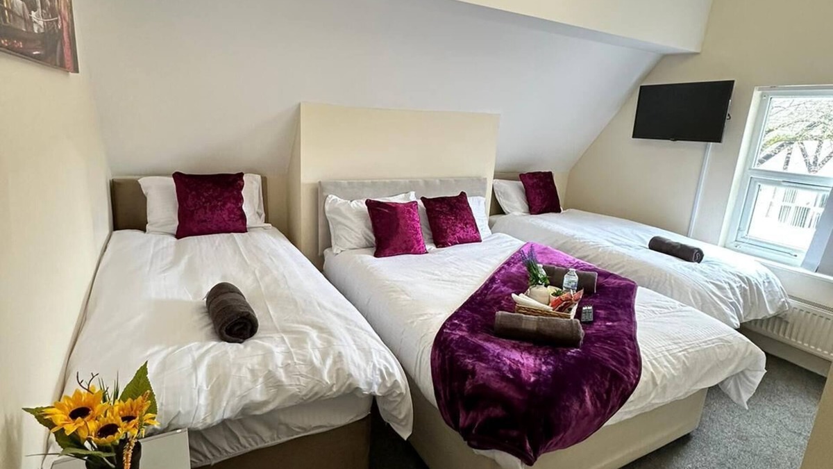 Liverpool Cabin | Elm Vale Lodge