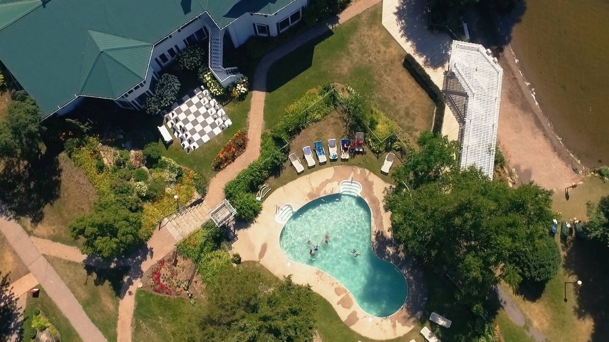 Otonabee-South Monaghan Cottage | Elmhirst's Resort - On a lake