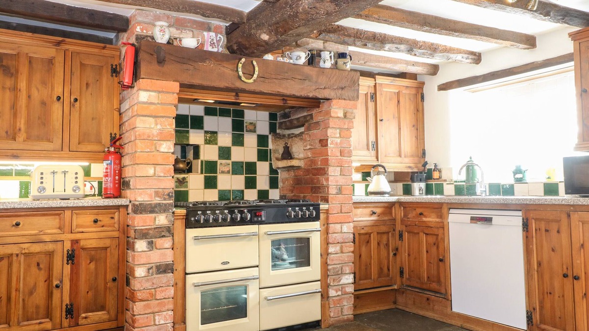 Quedgeley Cottage | Elmhurst Cottage
