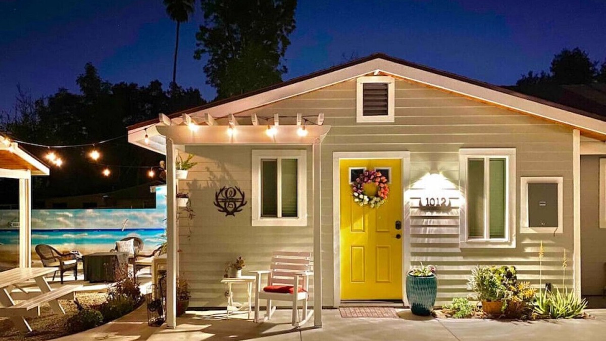 North Central House | Elmo Hideout, a cozy MOVIE house W/4K projector