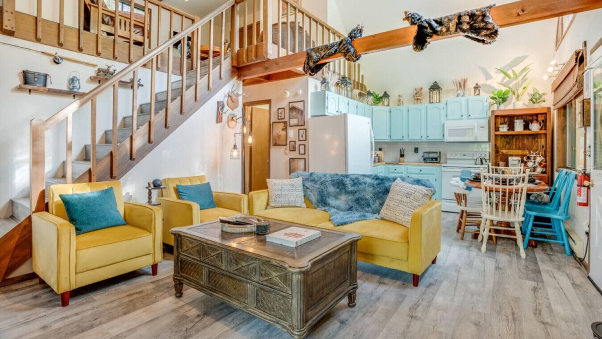 Hamlin Cabin | Elmwood · Elmwood Escape ★ A Cozy Retreat at The Hideout ★