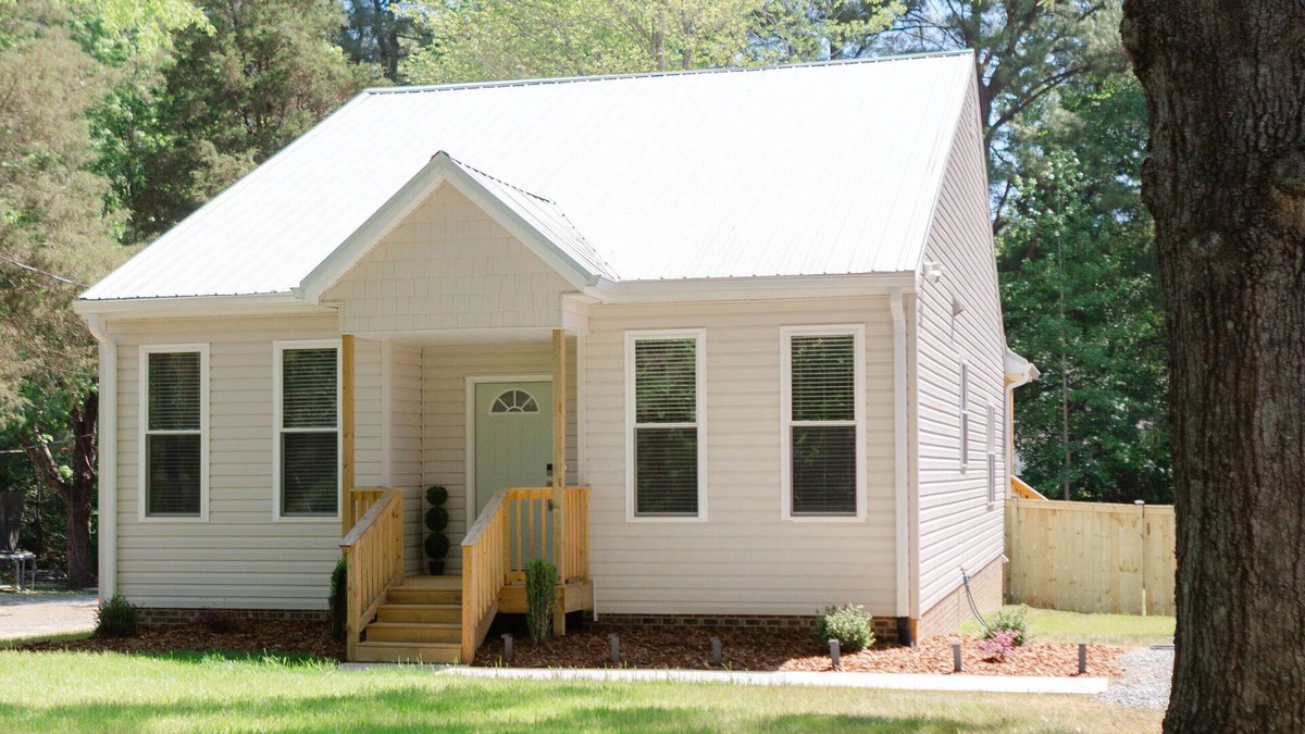 Burlington House | Elon University & Country Club Area Newly Built 3BDR home large private backyard