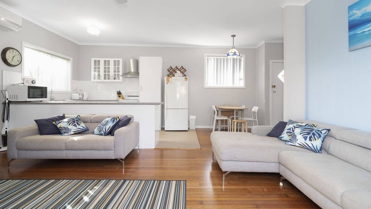 Long Jetty Apartment | Eloora House, Blue bay