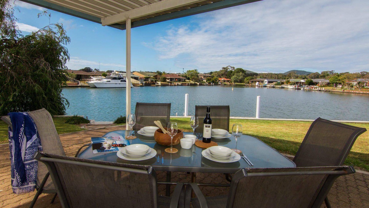 Forster House | Elouera 23 - Waterfront and Pet-Friendly!