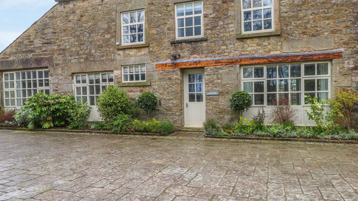 Lancaster Cottage | ELSA, pet friendly, with a garden in Lancaster