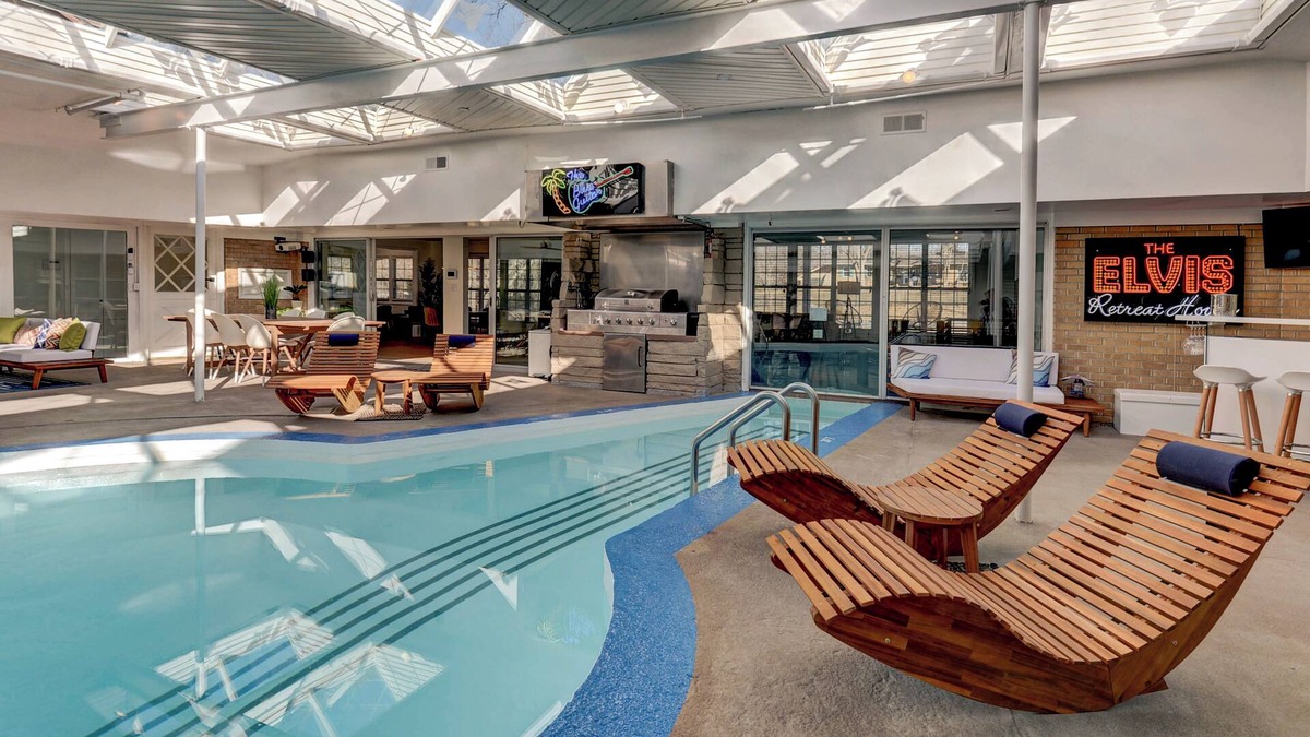 Independence House | Elvis Retreat Heated Pool Mins from Arrowhead