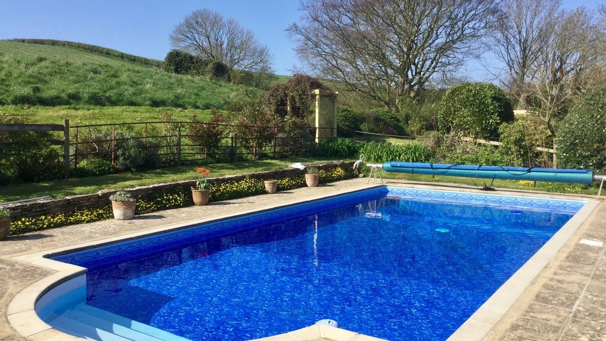 Portesham Cottage | ELWORTH FARMHOUSE COTTAGE, romantic, with pool in Portesham