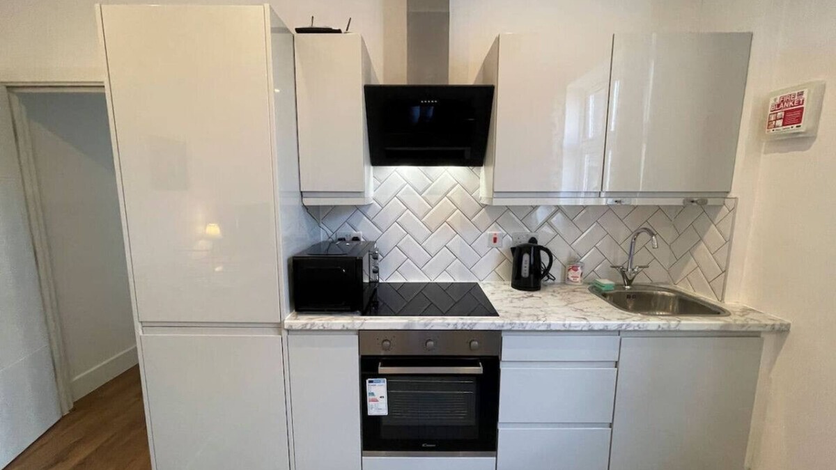 Ely Apartment | Ely city centre, great location, view of Cathedral