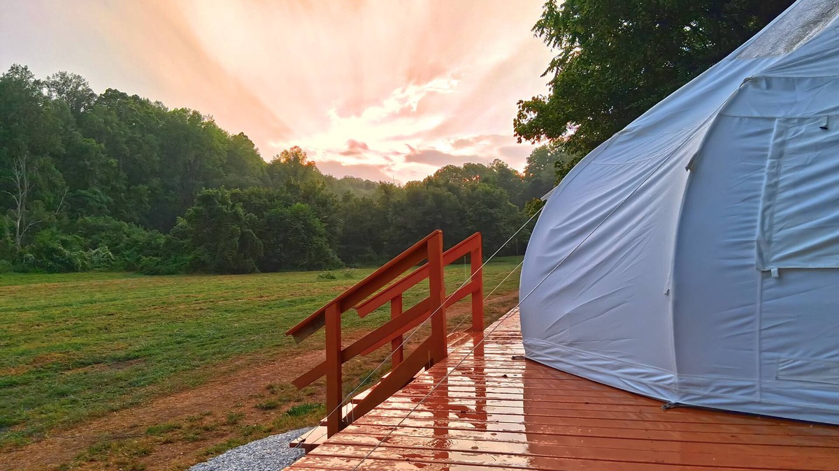 Ruby RV Rental | Elysian Escape: Starlit Riverfront Glamping Suite AC + WiFi + Games