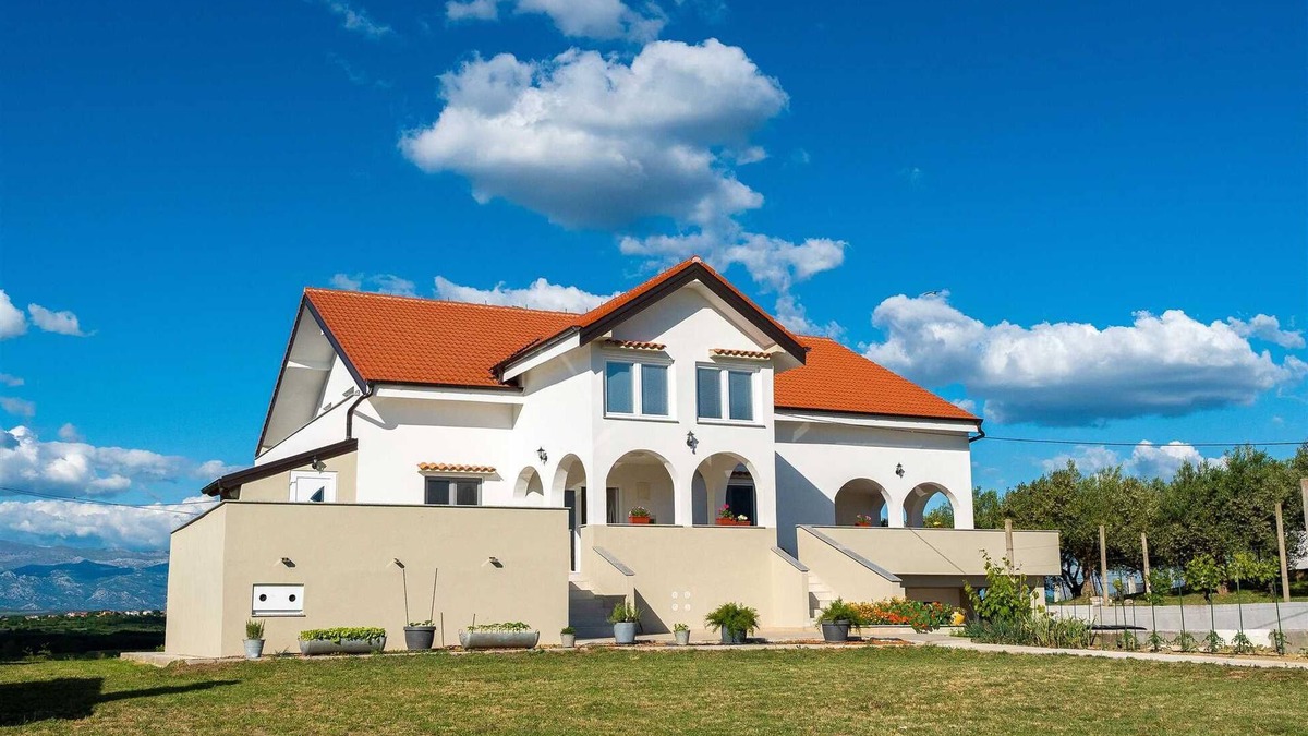 Policnik Apartment | Ema's Olive Garden Apt 1- Families only 4+2