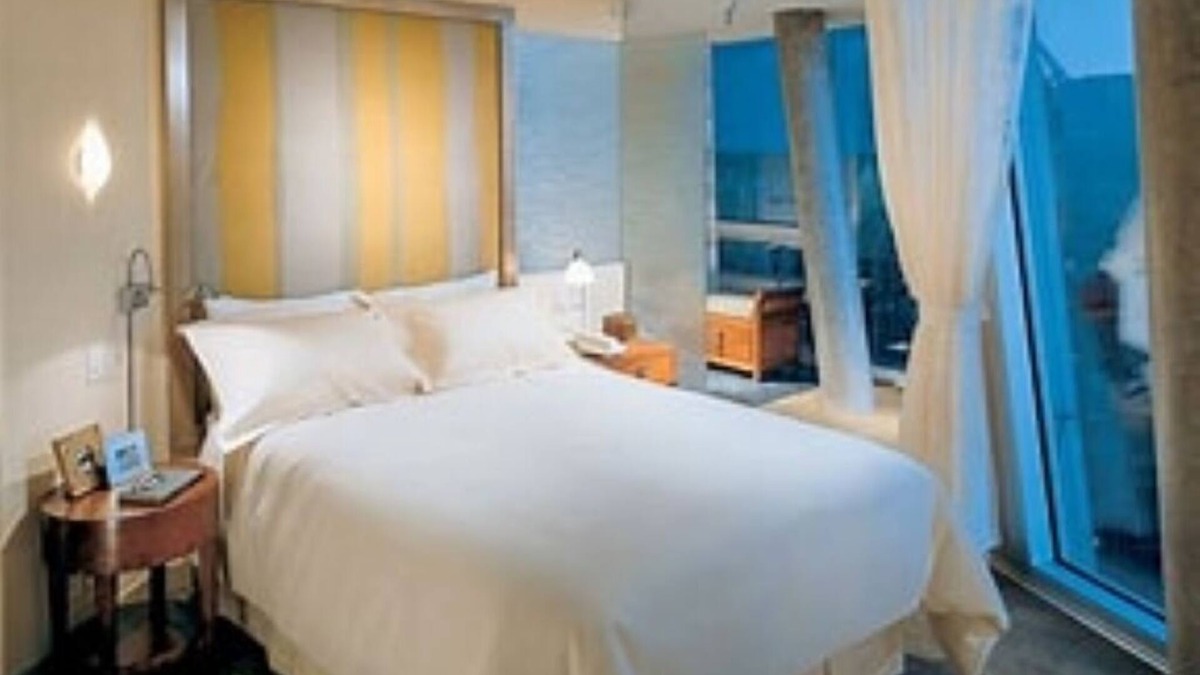 Downtown Vancouver Hotel | Embarc Vancouver - Downtown - Minutes to BC Place Stadium and Rogers Arena