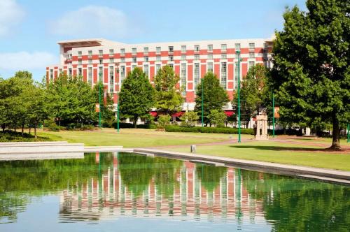 Luckie-Marietta District Hotel | Embassy Suites by Hilton Atlanta at Centennial Olympic Park